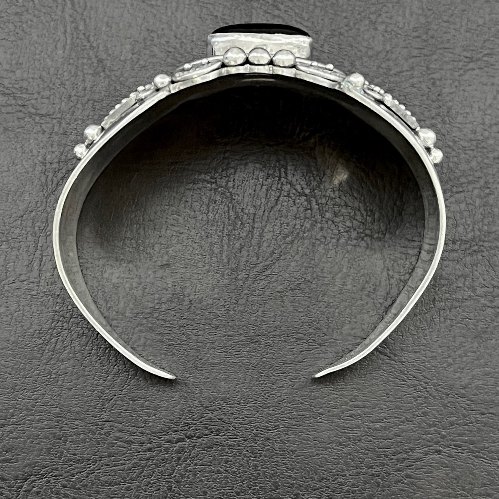 Vintage ornate sterling silver black onyx cuff bracelet - Picture 6 of 8